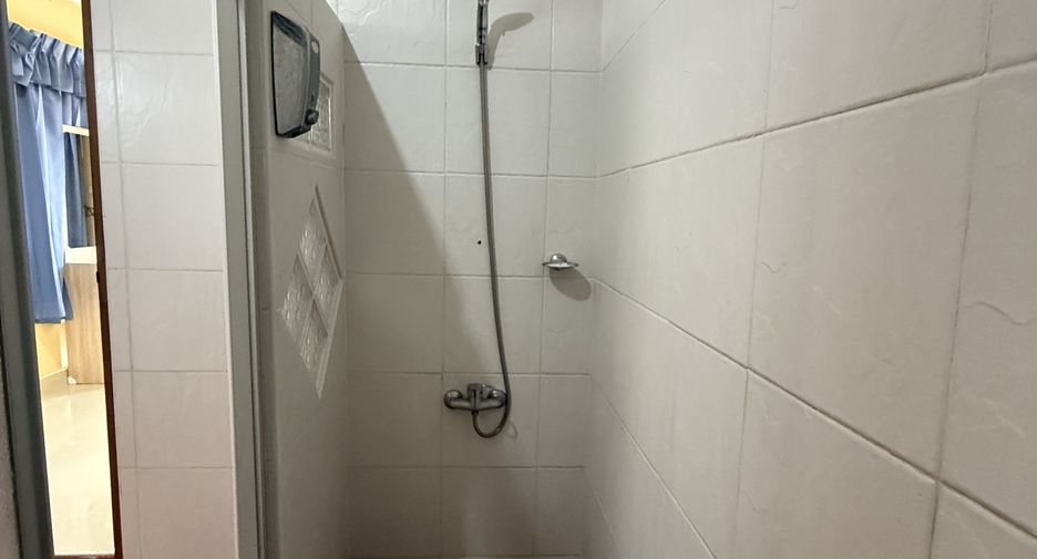 For rent 4 bedrooms villa in Bang Lamung, Chonburi