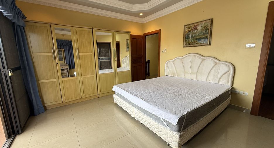 For rent 4 bedrooms villa in Bang Lamung, Chonburi