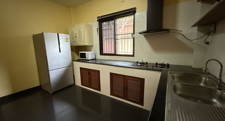 For rent 4 bedrooms villa in Bang Lamung, Chonburi