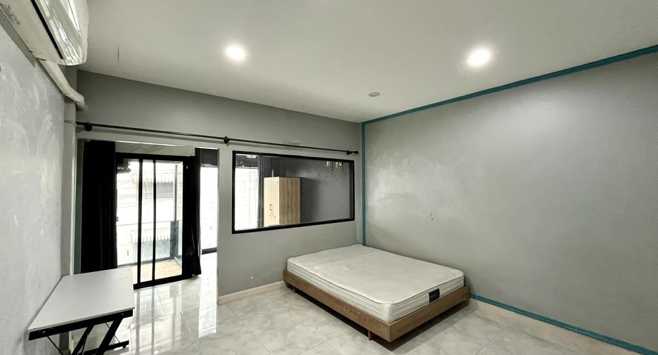 For rent 2 bedrooms townhouse in Mueang Chiang Mai, Chiang Mai