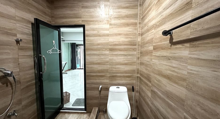 For rent 2 bedrooms townhouse in Mueang Chiang Mai, Chiang Mai