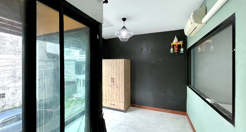 For rent 2 bedrooms townhouse in Mueang Chiang Mai, Chiang Mai
