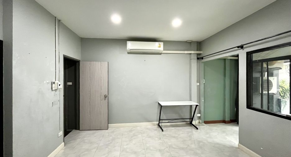 For rent 2 bedrooms townhouse in Mueang Chiang Mai, Chiang Mai