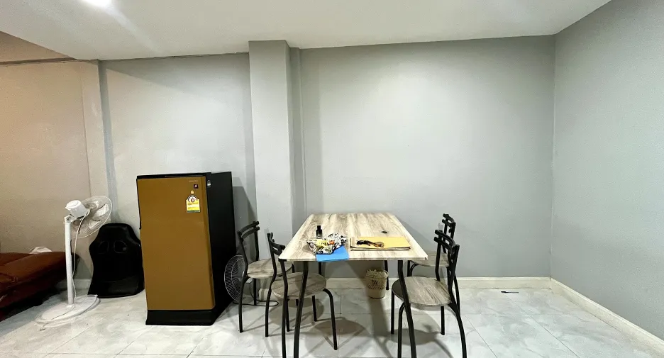 For rent 2 bedrooms townhouse in Mueang Chiang Mai, Chiang Mai