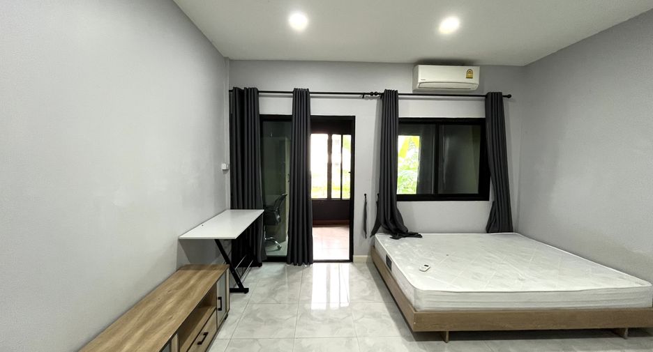 For rent 2 bedrooms townhouse in Mueang Chiang Mai, Chiang Mai