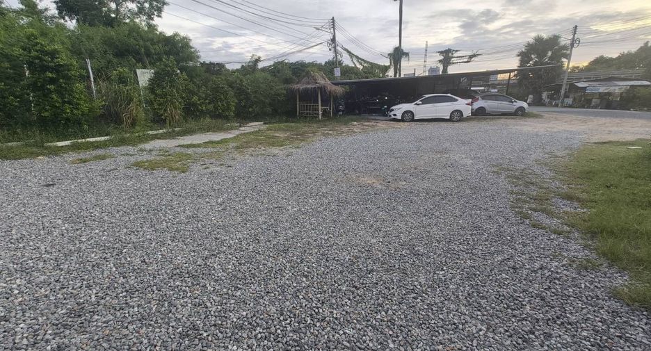 出售 4 卧室 商业空间 在 Si Racha, Chon Buri