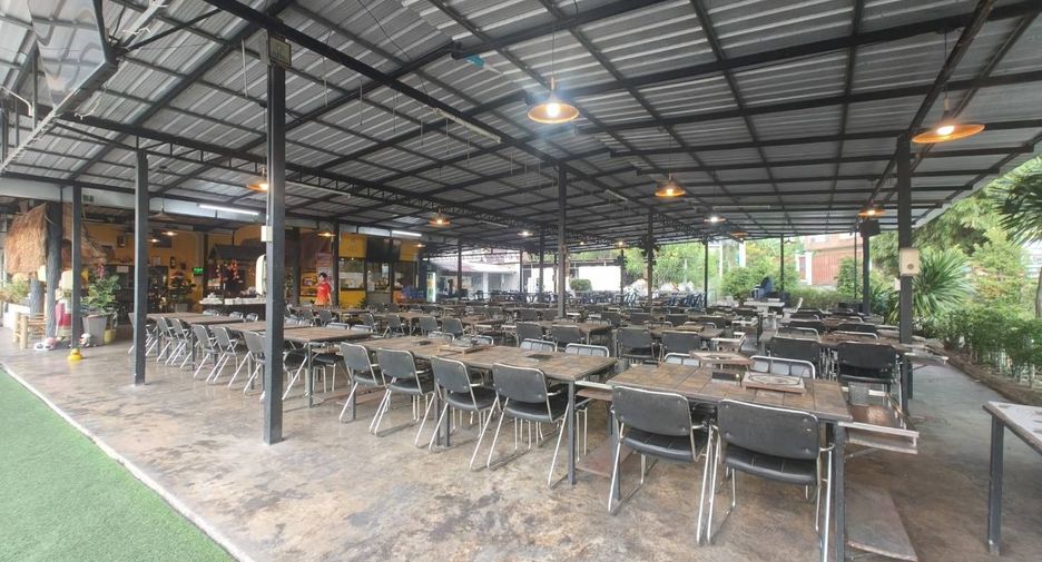 For sale 4 ベッドルーム retail Space in Si Racha, Chonburi
