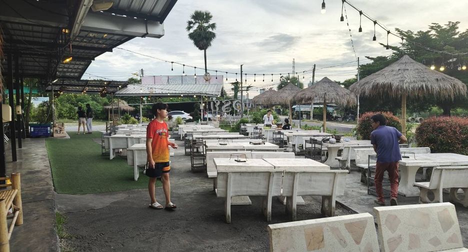 For sale 4 ベッドルーム retail Space in Si Racha, Chonburi
