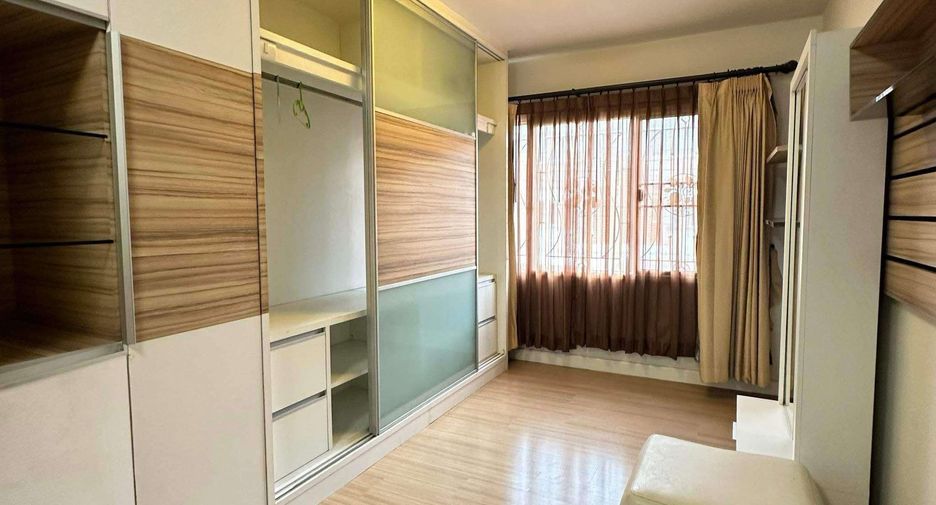 For sale 3 bedrooms townhouse in Bueng Kum, Bangkok