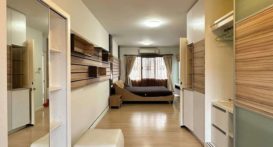 For sale 3 bedrooms townhouse in Bueng Kum, Bangkok
