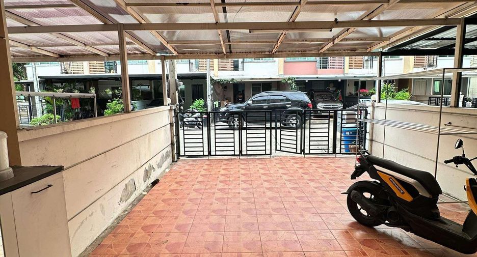 For sale 3 bedrooms townhouse in Bueng Kum, Bangkok