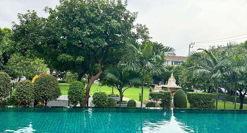 For sale 3 bedrooms townhouse in Bueng Kum, Bangkok