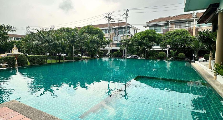 For sale 3 bedrooms townhouse in Bueng Kum, Bangkok
