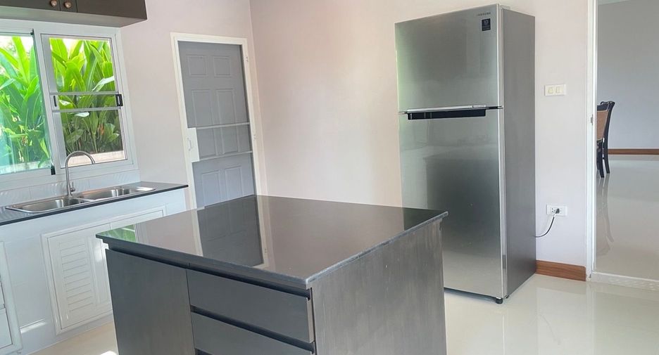 For rent 4 ベッドルーム house in San Sai, Chiang Mai