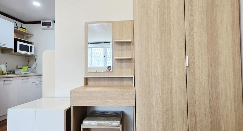 For sale studio condo in Huai Khwang, Bangkok