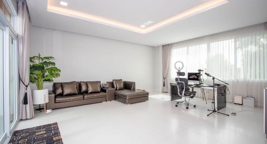 For sale 5 bedrooms house in Mueang Chiang Mai, Chiang Mai