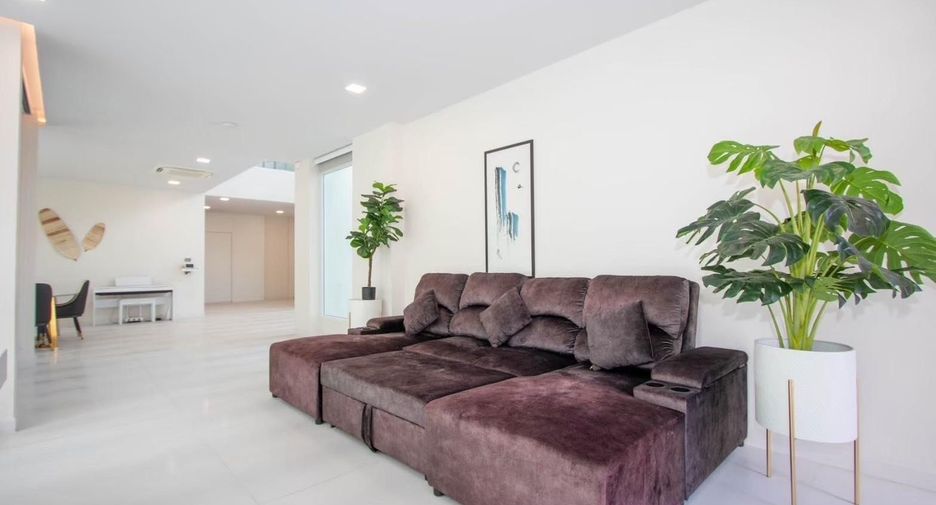 For sale 5 bedrooms house in Mueang Chiang Mai, Chiang Mai