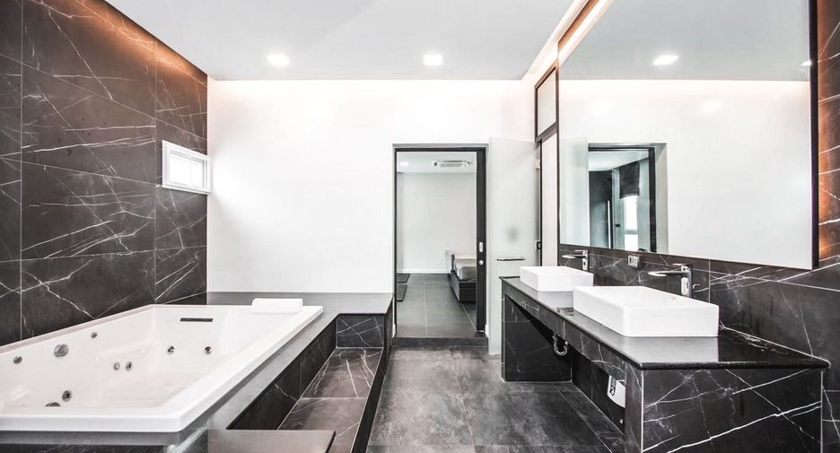 For sale 5 bedrooms house in Mueang Chiang Mai, Chiang Mai