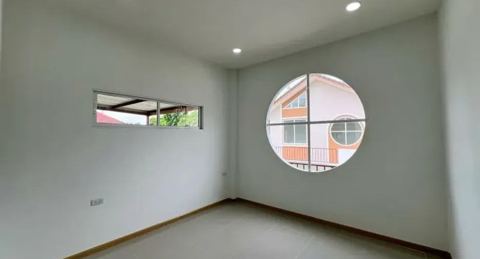 For sale 3 bedrooms house in Saraphi, Chiang Mai