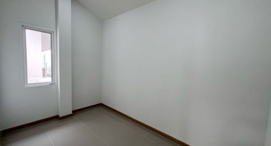 For sale 3 bedrooms house in Saraphi, Chiang Mai