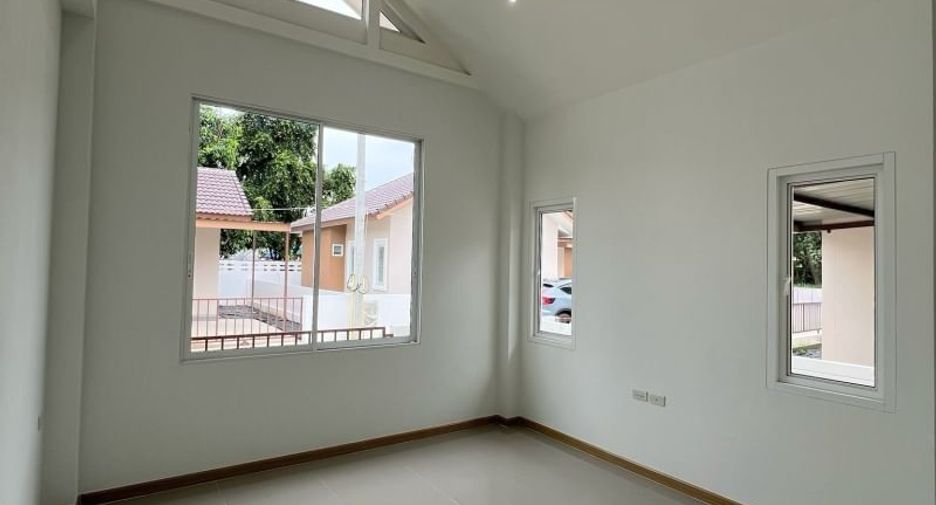For sale 3 bedrooms house in Saraphi, Chiang Mai