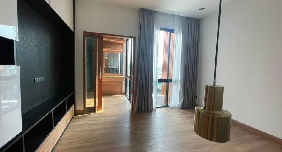 For sale 4 bedrooms townhouse in San Sai, Chiang Mai