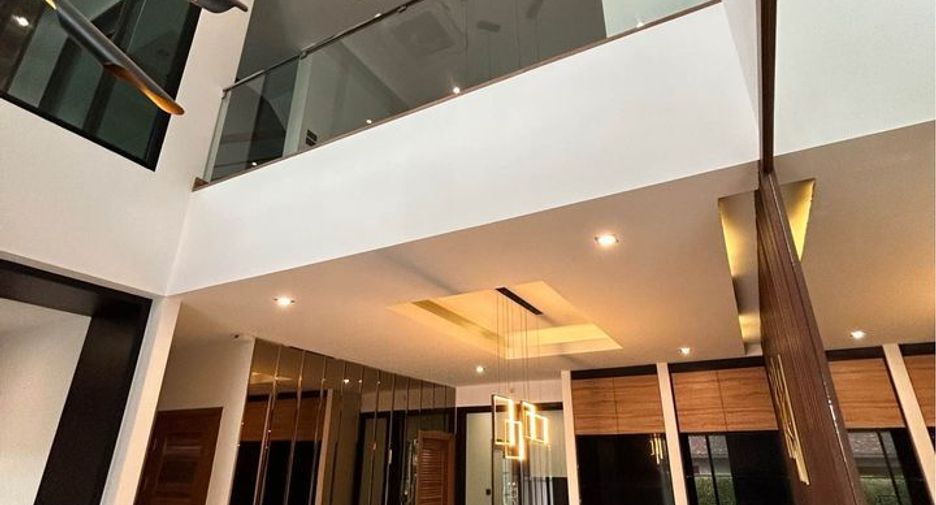 For sale 4 bedrooms townhouse in San Sai, Chiang Mai