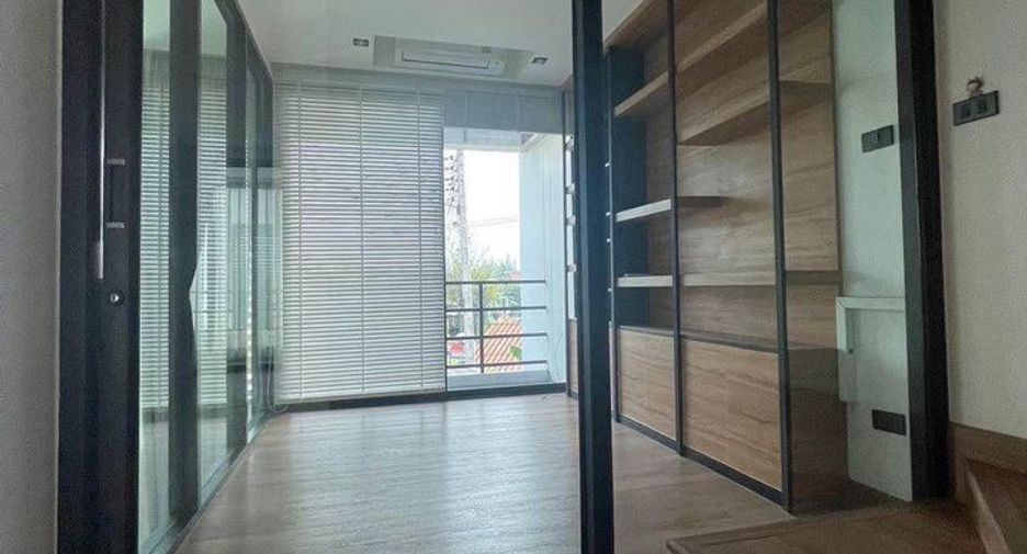 For sale 4 bedrooms townhouse in San Sai, Chiang Mai