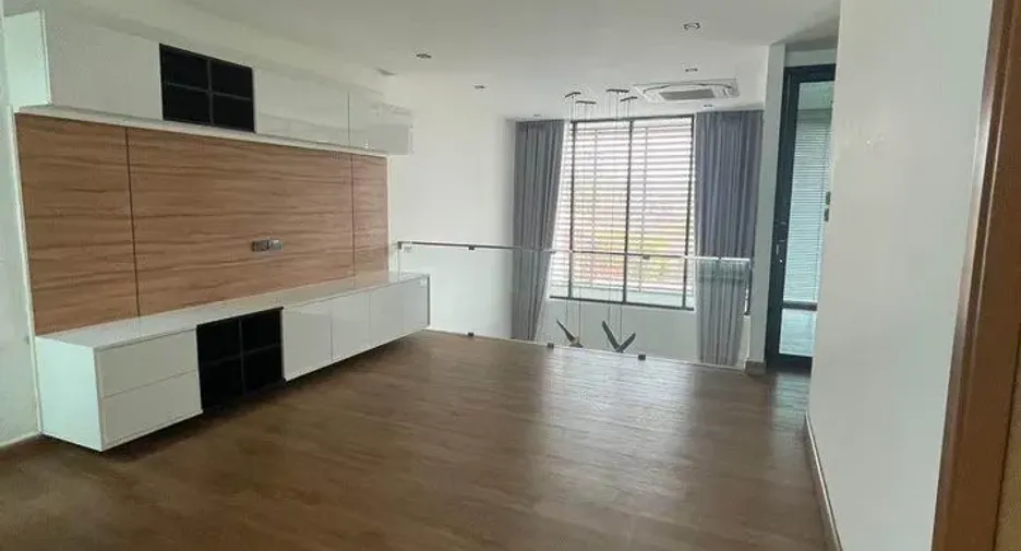 For sale 4 bedrooms townhouse in San Sai, Chiang Mai