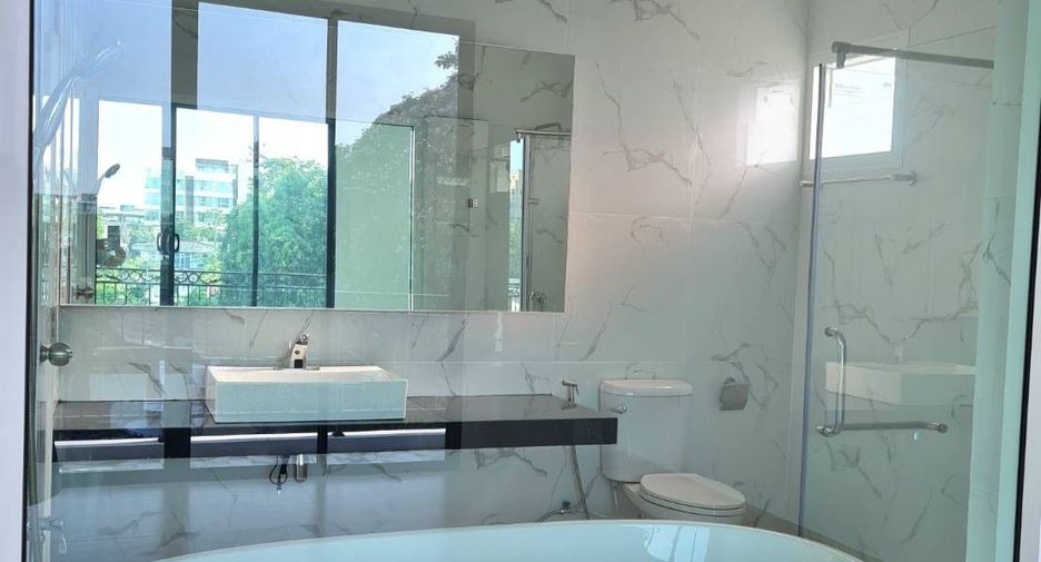 For sale 1 bed retail Space in Wang Thonglang, Bangkok