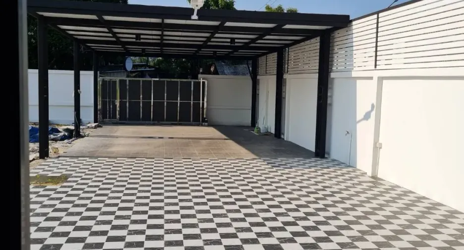 For sale 1 bed retail Space in Wang Thonglang, Bangkok