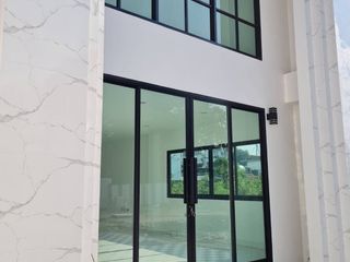 Gewerbefläche zum Kauf mit 1 Zimmer in Wang Thonglang, Bangkok