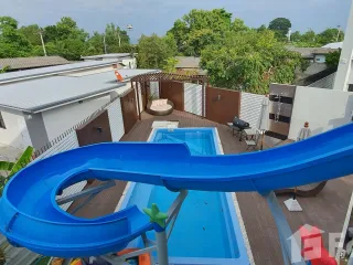 For sale 4 bedrooms villa in Saraphi, Chiang Mai