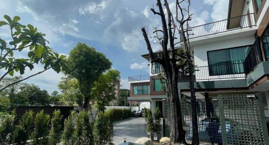 For sale 9 bedrooms house in Mueang Chiang Mai, Chiang Mai