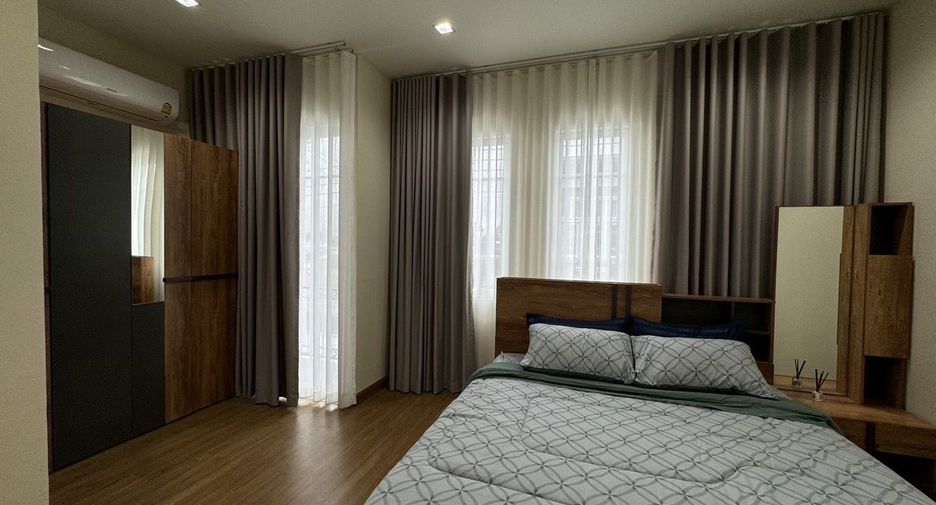 For rent 4 bedrooms townhouse in Mueang Chiang Mai, Chiang Mai