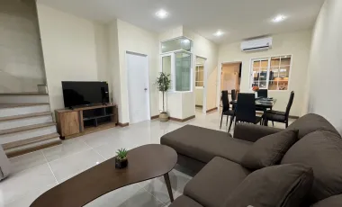 For rent 4 bedrooms townhouse in Mueang Chiang Mai, Chiang Mai