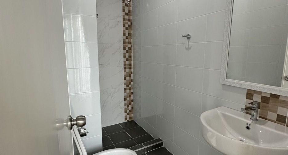 For rent 4 bedrooms townhouse in Mueang Chiang Mai, Chiang Mai
