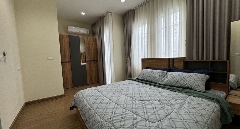 For rent 4 bedrooms townhouse in Mueang Chiang Mai, Chiang Mai