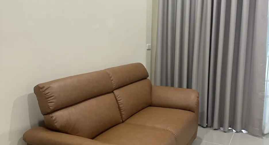 For rent 4 bedrooms townhouse in Mueang Chiang Mai, Chiang Mai