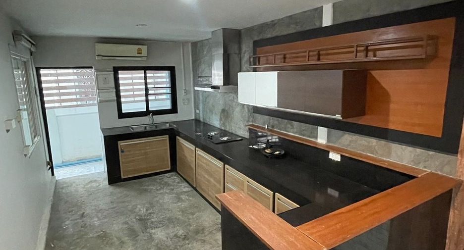 For rent 3 bedrooms house in Mueang Chiang Mai, Chiang Mai