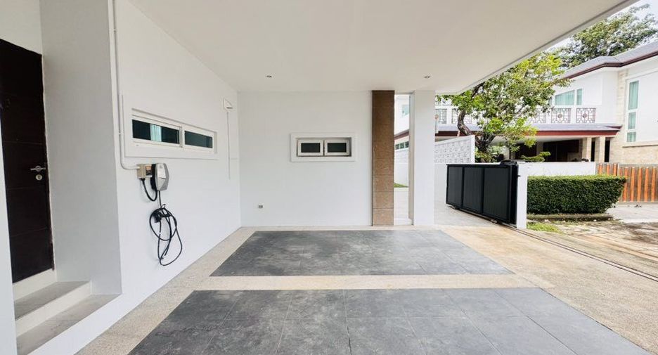 Villa en venta de 5 habitaciones en Bang Lamung, Chonburi