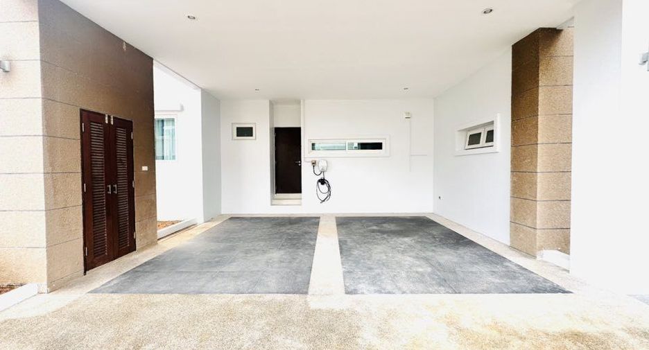Villa en venta de 5 habitaciones en Bang Lamung, Chonburi