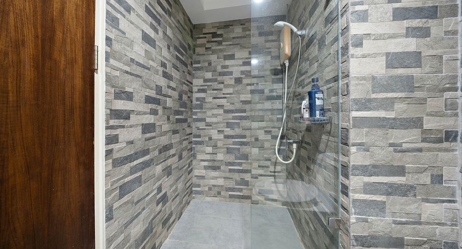 For sale studio condo in Khlong Toei, Bangkok