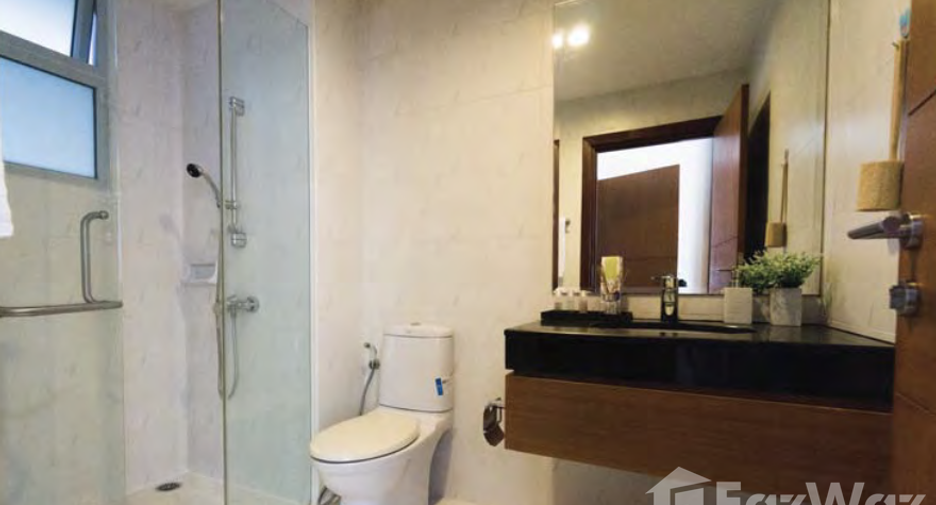 For sale 3 bedrooms condo in Yan Nawa, Bangkok