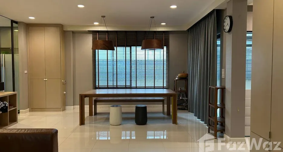 For sale 4 bedrooms house in Prawet, Bangkok
