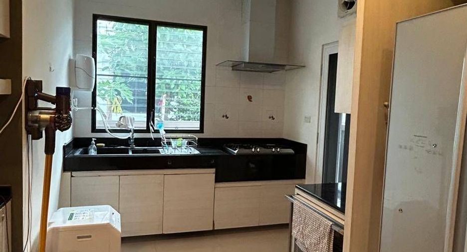 For sale 4 bedrooms house in Prawet, Bangkok