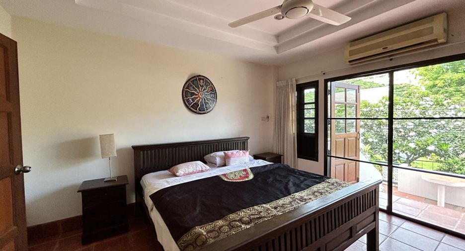 For rent 4 bedrooms townhouse in Hua Hin, Prachuap Khiri Khan