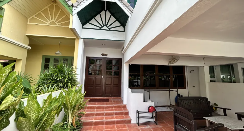 For rent 4 bedrooms townhouse in Hua Hin, Prachuap Khiri Khan