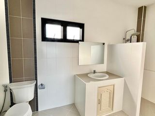 For rent 4 bedrooms house in Saraphi, Chiang Mai