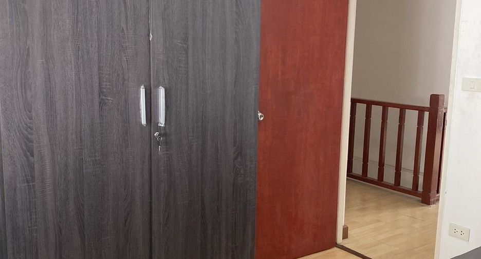 For sale and for rent 3 bedrooms townhouse in Bang Bo, Samut Prakan